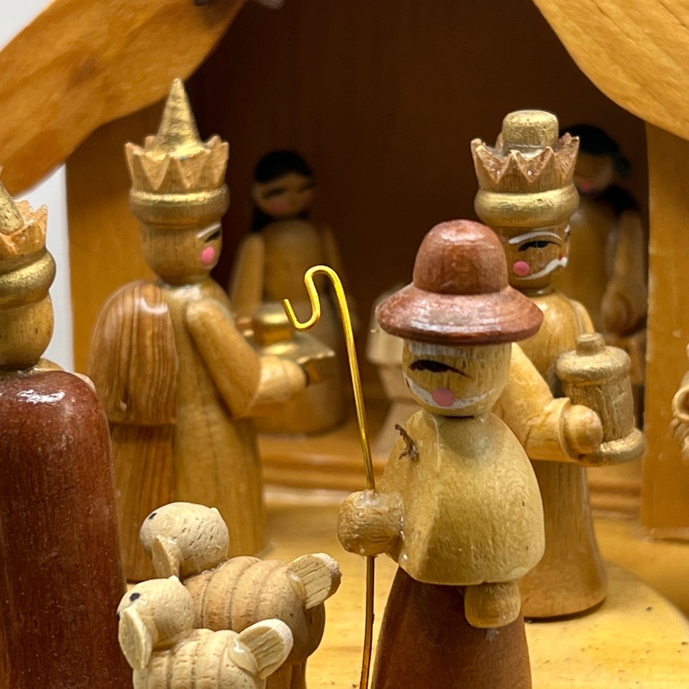 Erzgebirge Expertic Wooden Nativity Music Box - Picture 4 of 8